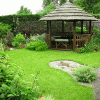 Къща с градински дизайн