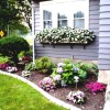 Снимки на цветни градини пред къщата