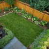 Малък ограден двор озеленяване