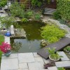 Градина с дизайн на езерце